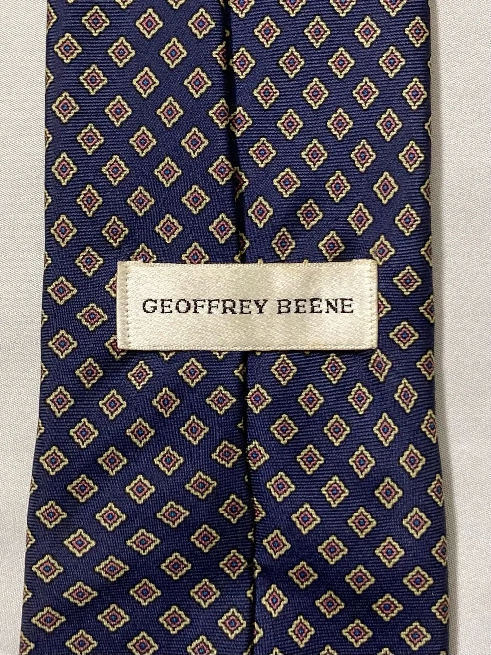 ⭐️ Geoffrey Beene Navy Blue Diamond Pattern 100% Silk Necktie